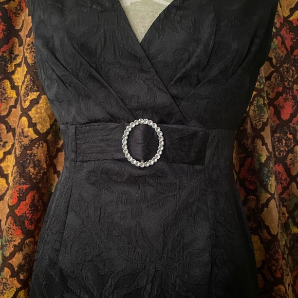 Formal dress. Size medium - Picture 4 of 4